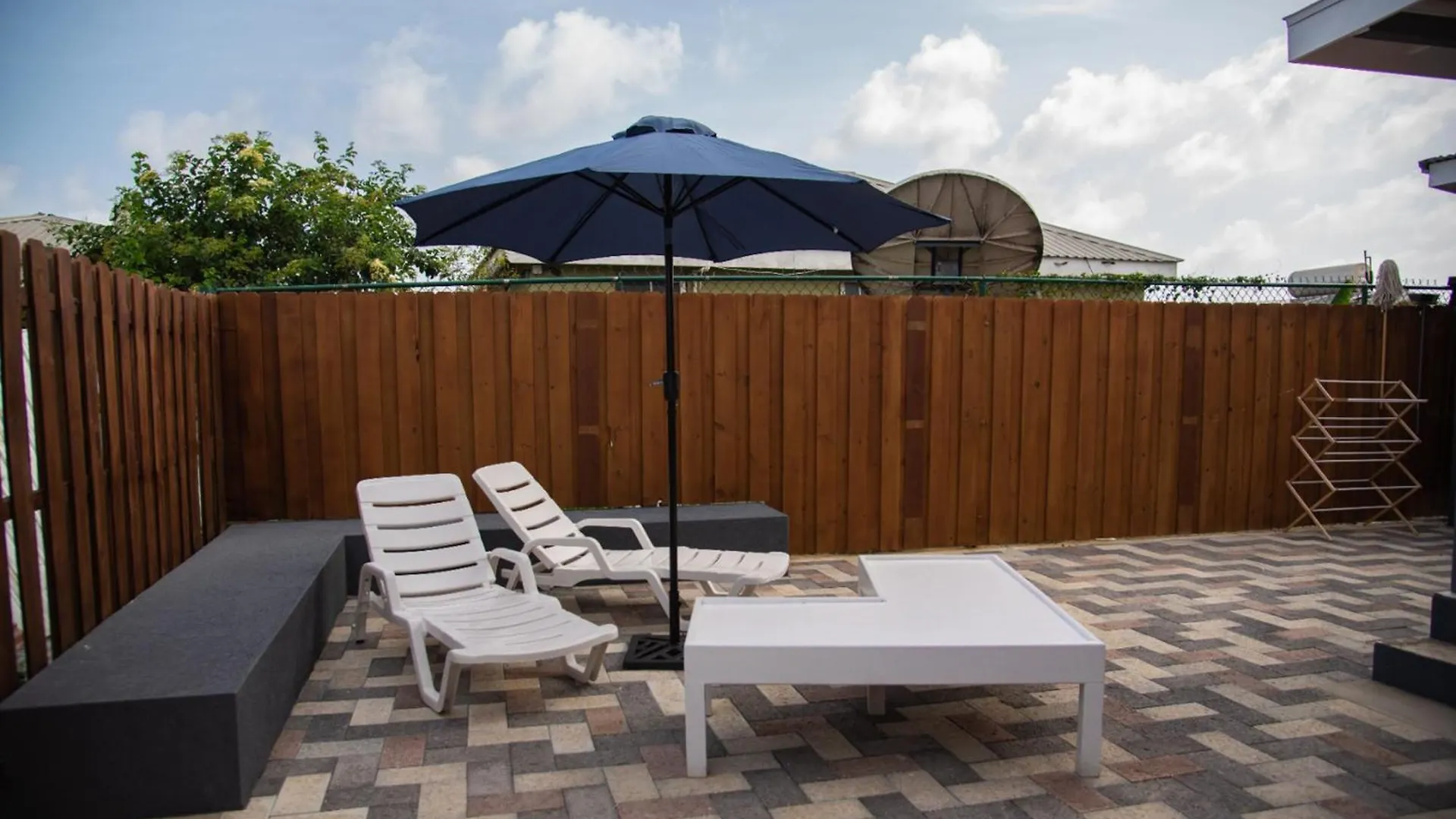 A Relaxing Retreat A Few Steps From The Sun-Soaked Dover Beach And The Vibrant S Christ Church Apartment